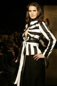 18-03-2007 SHOWBIZZ; ZAKEN VROUWEN HOUDEN VAN MOOIE MODE DUS VAN MART VISSER. Het Amsterdamse Hilton was weer bepalende lokatie voor het modebeeld van voorjaar-zomer 2007. Mart Visser bracht een wisselende show van zijn draagbare mode voor vooral de zakenvrouw, jong of oud. Ook diverse kamerleden waren weer aanwezig en allen droegen zij een creatie van Mart Visser. Zo liepen er rond Leatitia Griffith, Karien van Gennip,Ed Nijpels met partner Elsbeth Janmaat, Ans Markus,Christine Noordzij,Cees Dam, Gerrie van der Klei,Tineke de Groot en Mariette  Barnhoorn. 
foto: Albert den Iseger.