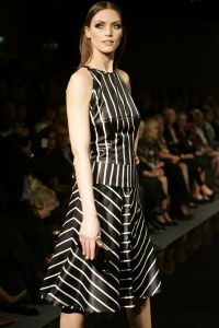 18-03-2007 SHOWBIZZ; ZAKEN VROUWEN HOUDEN VAN MOOIE MODE DUS VAN MART VISSER. Het Amsterdamse Hilton was weer bepalende lokatie voor het modebeeld van voorjaar-zomer 2007. Mart Visser bracht een wisselende show van zijn draagbare mode voor vooral de zakenvrouw, jong of oud. Ook diverse kamerleden waren weer aanwezig en allen droegen zij een creatie van Mart Visser. Zo liepen er rond Leatitia Griffith, Karien van Gennip,Ed Nijpels met partner Elsbeth Janmaat, Ans Markus,Christine Noordzij,Cees Dam, Gerrie van der Klei,Tineke de Groot en Mariette  Barnhoorn. 
foto: Albert den Iseger.