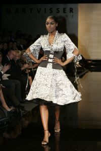 18-03-2007 SHOWBIZZ; ZAKEN VROUWEN HOUDEN VAN MOOIE MODE DUS VAN MART VISSER. Het Amsterdamse Hilton was weer bepalende lokatie voor het modebeeld van voorjaar-zomer 2007. Mart Visser bracht een wisselende show van zijn draagbare mode voor vooral de zakenvrouw, jong of oud. Ook diverse kamerleden waren weer aanwezig en allen droegen zij een creatie van Mart Visser. Zo liepen er rond Leatitia Griffith, Karien van Gennip,Ed Nijpels met partner Elsbeth Janmaat, Ans Markus,Christine Noordzij,Cees Dam, Gerrie van der Klei,Tineke de Groot en Mariette  Barnhoorn. 
foto: Albert den Iseger.