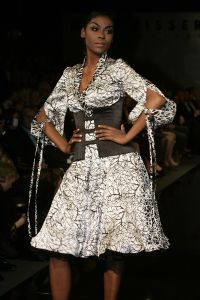 18-03-2007 SHOWBIZZ; ZAKEN VROUWEN HOUDEN VAN MOOIE MODE DUS VAN MART VISSER. Het Amsterdamse Hilton was weer bepalende lokatie voor het modebeeld van voorjaar-zomer 2007. Mart Visser bracht een wisselende show van zijn draagbare mode voor vooral de zakenvrouw, jong of oud. Ook diverse kamerleden waren weer aanwezig en allen droegen zij een creatie van Mart Visser. Zo liepen er rond Leatitia Griffith, Karien van Gennip,Ed Nijpels met partner Elsbeth Janmaat, Ans Markus,Christine Noordzij,Cees Dam, Gerrie van der Klei,Tineke de Groot en Mariette  Barnhoorn. 
foto: Albert den Iseger.