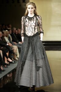 18-03-2007 SHOWBIZZ; ZAKEN VROUWEN HOUDEN VAN MOOIE MODE DUS VAN MART VISSER. Het Amsterdamse Hilton was weer bepalende lokatie voor het modebeeld van voorjaar-zomer 2007. Mart Visser bracht een wisselende show van zijn draagbare mode voor vooral de zakenvrouw, jong of oud. Ook diverse kamerleden waren weer aanwezig en allen droegen zij een creatie van Mart Visser. Zo liepen er rond Leatitia Griffith, Karien van Gennip,Ed Nijpels met partner Elsbeth Janmaat, Ans Markus,Christine Noordzij,Cees Dam, Gerrie van der Klei,Tineke de Groot en Mariette  Barnhoorn. 
foto: Albert den Iseger.