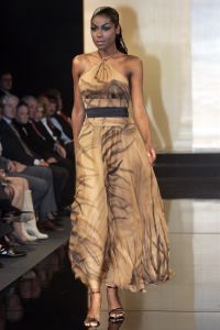 18-03-2007 SHOWBIZZ; ZAKEN VROUWEN HOUDEN VAN MOOIE MODE DUS VAN MART VISSER. Het Amsterdamse Hilton was weer bepalende lokatie voor het modebeeld van voorjaar-zomer 2007. Mart Visser bracht een wisselende show van zijn draagbare mode voor vooral de zakenvrouw, jong of oud. Ook diverse kamerleden waren weer aanwezig en allen droegen zij een creatie van Mart Visser. Zo liepen er rond Leatitia Griffith, Karien van Gennip,Ed Nijpels met partner Elsbeth Janmaat, Ans Markus,Christine Noordzij,Cees Dam, Gerrie van der Klei,Tineke de Groot en Mariette  Barnhoorn. 
foto: Albert den Iseger.