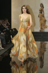 18-03-2007 SHOWBIZZ; ZAKEN VROUWEN HOUDEN VAN MOOIE MODE DUS VAN MART VISSER. Het Amsterdamse Hilton was weer bepalende lokatie voor het modebeeld van voorjaar-zomer 2007. Mart Visser bracht een wisselende show van zijn draagbare mode voor vooral de zakenvrouw, jong of oud. Ook diverse kamerleden waren weer aanwezig en allen droegen zij een creatie van Mart Visser. Zo liepen er rond Leatitia Griffith, Karien van Gennip,Ed Nijpels met partner Elsbeth Janmaat, Ans Markus,Christine Noordzij,Cees Dam, Gerrie van der Klei,Tineke de Groot en Mariette  Barnhoorn. 
foto: Albert den Iseger.