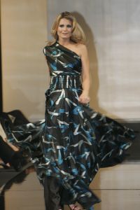 18-03-2007 SHOWBIZZ; ZAKEN VROUWEN HOUDEN VAN MOOIE MODE DUS VAN MART VISSER. Het Amsterdamse Hilton was weer bepalende lokatie voor het modebeeld van voorjaar-zomer 2007. Mart Visser bracht een wisselende show van zijn draagbare mode voor vooral de zakenvrouw, jong of oud. Ook diverse kamerleden waren weer aanwezig en allen droegen zij een creatie van Mart Visser. Zo liepen er rond Leatitia Griffith, Karien van Gennip,Ed Nijpels met partner Elsbeth Janmaat, Ans Markus,Christine Noordzij,Cees Dam, Gerrie van der Klei,Tineke de Groot en Mariette  Barnhoorn. 
foto: Albert den Iseger.