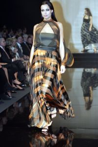 18-03-2007 SHOWBIZZ; ZAKEN VROUWEN HOUDEN VAN MOOIE MODE DUS VAN MART VISSER. Het Amsterdamse Hilton was weer bepalende lokatie voor het modebeeld van voorjaar-zomer 2007. Mart Visser bracht een wisselende show van zijn draagbare mode voor vooral de zakenvrouw, jong of oud. Ook diverse kamerleden waren weer aanwezig en allen droegen zij een creatie van Mart Visser. Zo liepen er rond Leatitia Griffith, Karien van Gennip,Ed Nijpels met partner Elsbeth Janmaat, Ans Markus,Christine Noordzij,Cees Dam, Gerrie van der Klei,Tineke de Groot en Mariette  Barnhoorn. 
foto: Albert den Iseger.