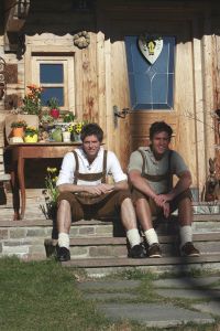 27-03-2007 SHOWBIZZ; NICK EN SIMON EN HUN SUCCES DAT INMIDDELS MEGA IS. Hun succes kent geen grenzen. Nick en Simon zijn na een jaar inmiddels erg hot. Dat er in een jaar zoveel kan veranderen hebben Nick en Simon aan dn lijve onder vonden. In 2007 zijn ze inmiddels geboekt voor meer dan 350 optredens. Prive sprak hun in Westendorf Oostenrijk.
foto: Albert den Iseger.