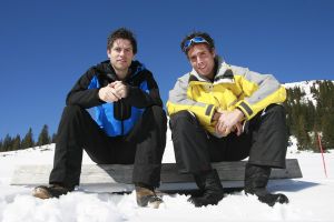 27-03-2007 SHOWBIZZ; NICK EN SIMON EN HUN SUCCES DAT INMIDDELS MEGA IS. Hun succes kent geen grenzen. Nick en Simon zijn na een jaar inmiddels erg hot. Dat er in een jaar zoveel kan veranderen hebben Nick en Simon aan dn lijve onder vonden. In 2007 zijn ze inmiddels geboekt voor meer dan 350 optredens. Prive sprak hun in Westendorf Oostenrijk.
foto: Albert den Iseger.