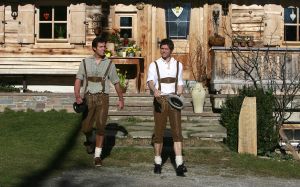 27-03-2007 SHOWBIZZ; NICK EN SIMON EN HUN SUCCES DAT INMIDDELS MEGA IS. Hun succes kent geen grenzen. Nick en Simon zijn na een jaar inmiddels erg hot. Dat er in een jaar zoveel kan veranderen hebben Nick en Simon aan dn lijve onder vonden. In 2007 zijn ze inmiddels geboekt voor meer dan 350 optredens. Prive sprak hun in Westendorf Oostenrijk.
foto: Albert den Iseger.