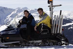 27-03-2007 SHOWBIZZ; NICK EN SIMON EN HUN SUCCES DAT INMIDDELS MEGA IS. Hun succes kent geen grenzen. Nick en Simon zijn na een jaar inmiddels erg hot. Dat er in een jaar zoveel kan veranderen hebben Nick en Simon aan dn lijve onder vonden. In 2007 zijn ze inmiddels geboekt voor meer dan 350 optredens. Prive sprak hun in Westendorf Oostenrijk.
foto: Albert den Iseger.
