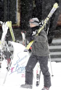 12-03-2007 SHOWBIZZ; BEKEND NERDERLAND IS WEER AANWEZIG IN DE OOSTENRIJKSE SKIGEBIEDEN. Van Noord naar Zuid en van Oost naar West zijn de Bn ers weer te vinden in de Oostenrijkse skigebieden. Veel sneeuw was er niet maar daarom deze te meer pret bij de after ski feesten. 
foto: Albert den Iseger.