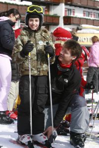 12-03-2007 SHOWBIZZ; BEKEND NERDERLAND IS WEER AANWEZIG IN DE OOSTENRIJKSE SKIGEBIEDEN. Van Noord naar Zuid en van Oost naar West zijn de Bn ers weer te vinden in de Oostenrijkse skigebieden. Veel sneeuw was er niet maar daarom deze te meer pret bij de after ski feesten.
foto: Albert den Iseger.