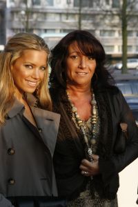 24-03-2007 SHOWBIZZ; DANIE BLES STYLING PRESENTS MIX EN MATCH IN HILTON. De Danie Bles summer tour is begonnen in het Hilton te Amsterdam. Frisse mode en vooral veel styling was de mix en match van Danie Bles in het Hilton.Druk was het wel vooral met mooie dames en weinig heren, drankjes waren voor eigen rekening en de winkels waren tijdens de gehele avond open voor de laatste mode snufjes,dus de vele dames gingen naar huis met goed gevulde Bles tassen.
foto: Albert den Iseger. 