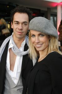 24-03-2007 SHOWBIZZ; DANIE BLES STYLING PRESENTS MIX EN MATCH IN HILTON. De Danie Bles summer tour is begonnen in het Hilton te Amsterdam. Frisse mode en vooral veel styling was de mix en match van Danie Bles in het Hilton.Druk was het wel vooral met mooie dames en weinig heren, drankjes waren voor eigen rekening en de winkels waren tijdens de gehele avond open voor de laatste mode snufjes,dus de vele dames gingen naar huis met goed gevulde Bles tassen.
foto: Albert den Iseger. 