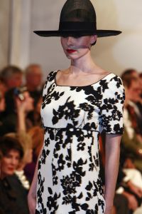 05-03-2007 SHOWBIZZ; HET AMSTELHOTEL KREEG EEN KLEUR VAN DE VOORJAARS MODESHOW VAN FRANS MOLENAAR. Het was een prachtige voorjaars modeshow van Frans Molenaar veel kleur, prachtige stoffen en alles werd geshowd door modellen met een maatje meer. Geen brood magere modellen voor Frans maar prachtige modellen met net iets meer volume. Vele bn ers genoten van een heerlijk avondje prachtige mode en natuurlijk van de wereld befaamde bitterbal met een goed glas wijn na de show.
foto: Albert den Iseger.