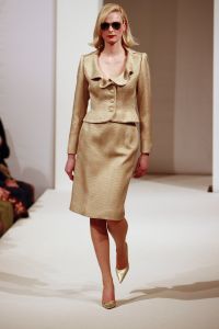 05-03-2007 SHOWBIZZ; HET AMSTELHOTEL KREEG EEN KLEUR VAN DE VOORJAARS MODESHOW VAN FRANS MOLENAAR. Het was een prachtige voorjaars modeshow van Frans Molenaar veel kleur, prachtige stoffen en alles werd geshowd door modellen met een maatje meer. Geen brood magere modellen voor Frans maar prachtige modellen met net iets meer volume. Vele bn ers genoten van een heerlijk avondje prachtige mode en natuurlijk van de wereld befaamde bitterbal met een goed glas wijn na de show.
foto: Albert den Iseger.