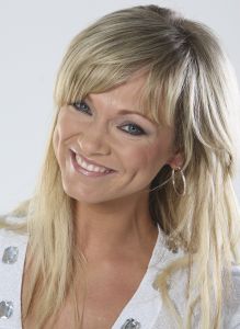 01-03-2008 SHOWBIZZ; FRANS BAUER VERTELD ZIJN VERHAAL EXCLUSIEF IN WEEKBLAD PRIVE. Hun exclusieve verhaal met z n drieen, Frans en Mariska Bauer en Laura Lynn. Evert Santegoeds en Edwin Bredius reden naar Brussel en hadden een ontmoeting met het drie tal. Het hele verhaal staat aanstaande maandag in een eerder te verschijnen nummer van weekblad Prive. Nadat Story Nederland verbijsterde met een verhaal dat Frans Bauer warme gevoelens zou hebben voor Laura Lynn komt Prive nu echt met de WAARHEID verteld door Frans en Mariska Bauer en Laura Lynn. Het tien pagina-s exclusieve verhaal met exclusieve foto-s van Albert den Iseger ligt maandag morgen klaar bij de kiosk. 
exclusieve foto: Albert den Iseger.