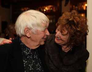 14-11-2007 SHOWBIZZ; AAT VELDHOEN VRAAGT HEDY d ANCONA TEN HUWELIJK. De erotische kunstenaar is dolverliefd op oud minister Hedy d Ancona en heeft haar al verschillende keren ten huwelijk gevraagd. 
foto: Albert den Iseger.
