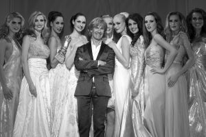 18-02-2008 POLITIEK; NEDERLANDS EN VLAAMSE CULTUURINVASIE IN HONGARIJE. De Hongaarse hoofdstad Budapest is tot 12 Maart het bruisende middelpunt van Nederlandse en Vlaamse cultuurmanifestaties. Prinses Margriet zo de opening verrichten maar belde helaas af in verband met ziekte. Prof.Mr. Pieter van Vollenhoven nam de honneus met verve waar. Tal van genodigden uit Belgie-Nederland en Hongarijewaren aanwezig. Addy van de Krommenacker gaf een daverende modeshow en Emily Bouwman glinsterende de gehele avond het was voor haar de  eerste Hongaarse produktie die vlekkeloos verliep.
foto: Albert den Iseger.