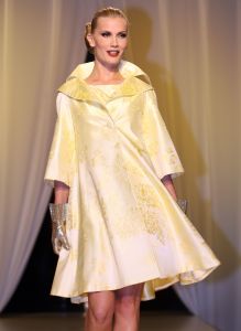 18-02-2008 POLITIEK; NEDERLANDS EN VLAAMSE CULTUURINVASIE IN HONGARIJE. De Hongaarse hoofdstad Budapest is tot 12 Maart het bruisende middelpunt van Nederlandse en Vlaamse cultuurmanifestaties. Prinses Margriet zo de opening verrichten maar belde helaas af in verband met ziekte. Prof.Mr. Pieter van Vollenhoven nam de honneus met verve waar. Tal van genodigden uit Belgie-Nederland en Hongarijewaren aanwezig. Addy van de Krommenacker gaf een daverende modeshow en Emily Bouwman glinsterende de gehele avond het was voor haar de eerste Hongaarse produktie die vlekkeloos verliep. 
foto: Albert den Iseger.