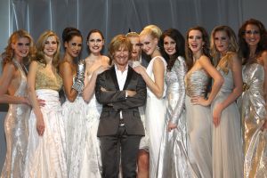 18-02-2008 POLITIEK; NEDERLANDS EN VLAAMSE CULTUURINVASIE IN HONGARIJE. De Hongaarse hoofdstad Budapest is tot 12 Maart het bruisende middelpunt van Nederlandse en Vlaamse cultuurmanifestaties. Prinses Margriet zo de opening verrichten maar belde helaas af in verband met ziekte. Prof.Mr. Pieter van Vollenhoven nam de honneus met verve waar. Tal van genodigden uit Belgie-Nederland en Hongarijewaren aanwezig. Addy van de Krommenacker gaf een daverende modeshow en Emily Bouwman glinsterende de gehele avond het was voor haar de  eerste Hongaarse produktie die vlekkeloos verliep.
foto: Albert den Iseger.