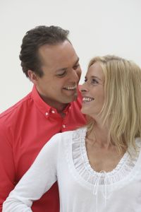 01-03-2008 SHOWBIZZ; FRANS BAUER VERTELD ZIJN VERHAAL EXCLUSIEF IN WEEKBLAD PRIVE. Hun exclusieve verhaal met z n drieen, Frans en Mariska Bauer en Laura Lynn. Evert Santegoeds en Edwin Bredius reden naar Brussel en hadden een ontmoeting met het drie tal. Het hele verhaal staat aanstaande maandag in een eerder te verschijnen nummer van weekblad Prive. Nadat Story Nederland verbijsterde met een verhaal dat Frans Bauer warme gevoelens zou hebben voor Laura Lynn komt Prive nu echt met de WAARHEID verteld door Frans en Mariska Bauer en Laura Lynn. Het tien pagina-s exclusieve verhaal met exclusieve foto-s van Albert den Iseger ligt maandag morgen klaar bij de kiosk. 
exclusieve foto: Albert den Iseger.