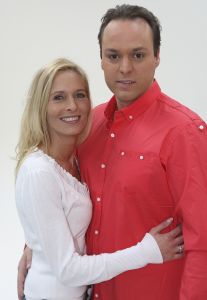 01-03-2008 SHOWBIZZ; FRANS BAUER VERTELD ZIJN VERHAAL EXCLUSIEF IN WEEKBLAD PRIVE. Hun exclusieve verhaal met z n drieen, Frans en Mariska Bauer en Laura Lynn. Evert Santegoeds en Edwin Bredius reden naar Brussel en hadden een ontmoeting met het drie tal. Het hele verhaal staat aanstaande maandag in een eerder te verschijnen nummer van weekblad Prive. Nadat Story Nederland verbijsterde met een verhaal dat Frans Bauer warme gevoelens zou hebben voor Laura Lynn komt Prive nu echt met de WAARHEID verteld door Frans en Mariska Bauer en Laura Lynn. Het tien pagina-s exclusieve verhaal met exclusieve foto-s van Albert den Iseger ligt maandag morgen klaar bij de kiosk. 
exclusieve foto: Albert den Iseger.
