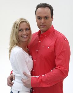 01-03-2008 SHOWBIZZ; FRANS BAUER VERTELD ZIJN VERHAAL EXCLUSIEF IN WEEKBLAD PRIVE. Hun exclusieve verhaal met z n drieen, Frans en Mariska Bauer en Laura Lynn. Evert Santegoeds en Edwin Bredius reden naar Brussel en hadden een ontmoeting met het drie tal. Het hele verhaal staat aanstaande maandag in een eerder te verschijnen nummer van weekblad Prive. Nadat Story Nederland verbijsterde met een verhaal dat Frans Bauer warme gevoelens zou hebben voor Laura Lynn komt Prive nu echt met de WAARHEID verteld door Frans en Mariska Bauer en Laura Lynn. Het tien pagina-s exclusieve verhaal met exclusieve foto-s van Albert den Iseger ligt maandag morgen klaar bij de kiosk. 
exclusieve foto: Albert den Iseger.