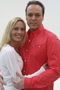 01-03-2008 SHOWBIZZ; FRANS BAUER VERTELD ZIJN VERHAAL EXCLUSIEF IN WEEKBLAD PRIVE. Hun exclusieve verhaal met z n drieen, Frans en Mariska Bauer en Laura Lynn. Evert Santegoeds en Edwin Bredius reden naar Brussel en hadden een ontmoeting met het drie tal. Het hele verhaal staat aanstaande maandag in een eerder te verschijnen nummer van weekblad Prive. Nadat Story Nederland verbijsterde met een verhaal dat Frans Bauer warme gevoelens zou hebben voor Laura Lynn komt Prive nu echt met de WAARHEID verteld door Frans en Mariska Bauer en Laura Lynn. Het tien pagina-s exclusieve verhaal met exclusieve foto-s van Albert den Iseger ligt maandag morgen klaar bij de kiosk. 
exclusieve foto: Albert den Iseger.