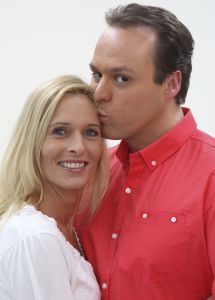 01-03-2008 SHOWBIZZ; FRANS BAUER VERTELD ZIJN VERHAAL EXCLUSIEF IN WEEKBLAD PRIVE. Hun exclusieve verhaal met z n drieen, Frans en Mariska Bauer en Laura Lynn. Evert Santegoeds en Edwin Bredius reden naar Brussel en hadden een ontmoeting met het drie tal. Het hele verhaal staat aanstaande maandag in een eerder te verschijnen nummer van weekblad Prive. Nadat Story Nederland verbijsterde met een verhaal dat Frans Bauer warme gevoelens zou hebben voor Laura Lynn komt Prive nu echt met de WAARHEID verteld door Frans en Mariska Bauer en Laura Lynn. Het tien pagina-s exclusieve verhaal met exclusieve foto-s van Albert den Iseger ligt maandag morgen klaar bij de kiosk. 
exclusieve foto: Albert den Iseger.
