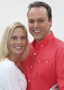 01-03-2008 SHOWBIZZ; FRANS BAUER VERTELD ZIJN VERHAAL EXCLUSIEF IN WEEKBLAD PRIVE. Hun exclusieve verhaal met z n drieen, Frans en Mariska Bauer en Laura Lynn. Evert Santegoeds en Edwin Bredius reden naar Brussel en hadden een ontmoeting met het drie tal. Het hele verhaal staat aanstaande maandag in een eerder te verschijnen nummer van weekblad Prive. Nadat Story Nederland verbijsterde met een verhaal dat Frans Bauer warme gevoelens zou hebben voor Laura Lynn komt Prive nu echt met de WAARHEID verteld door Frans en Mariska Bauer en Laura Lynn. Het tien pagina-s exclusieve verhaal met exclusieve foto-s van Albert den Iseger ligt maandag morgen klaar bij de kiosk. 
exclusieve foto: Albert den Iseger.