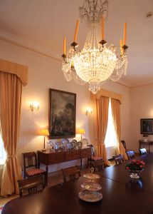 18-02-2008 POLITIEK; NEDERLANDS EN VLAAMSE CULTUURINVASIE IN HONGARIJE. De Hongaarse hoofdstad Budapest is tot 12 Maart het bruisende middelpunt van Nederlandse en Vlaamse cultuurmanifestaties. Prinses Margriet zo de opening verrichten maar belde helaas af in verband met ziekte. Prof.Mr. Pieter van Vollenhoven nam de honneus met verve waar. Tal van genodigden uit Belgie-Nederland en Hongarijewaren aanwezig. Addy van de Krommenacker gaf een daverende modeshow en Emily Bouwman glinsterende de gehele avond het was voor haar de eerste Hongaarse produktie die vlekkeloos verliep. 
foto: Albert den Iseger.