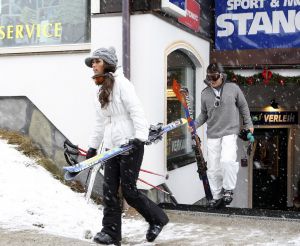 14-03-2008 SHOWBIZZ; JAN SMIT EN YOLANTHE CABAU VAN KASBERGEN VERTELLEN HUN VERHAAL IN FLACHAU. We gaan nog dit jaar trouwen als al onze werkzaamheden dit toelaten, anders word het echt volgend jaar.  Jan en Yolanthe waren met een paar vrienden op wintersport vakantie in Flachau. Het hele verhaal met prachtige foto-s deze week in uw weekblad Prive.
exclusieve foto-s : Albert den Iseger