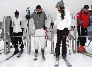 14-03-2008 SHOWBIZZ; JAN SMIT EN YOLANTHE CABAU VAN KASBERGEN VERTELLEN HUN VERHAAL IN FLACHAU. We gaan nog dit jaar trouwen als al onze werkzaamheden dit toelaten, anders word het echt volgend jaar.  Jan en Yolanthe waren met een paar vrienden op wintersport vakantie in Flachau. Het hele verhaal met prachtige foto-s deze week in uw weekblad Prive.
exclusieve foto-s : Albert den Iseger