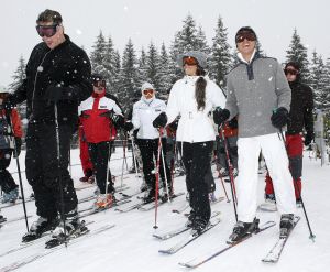 14-03-2008 SHOWBIZZ; JAN SMIT EN YOLANTHE CABAU VAN KASBERGEN VERTELLEN HUN VERHAAL IN FLACHAU. We gaan nog dit jaar trouwen als al onze werkzaamheden dit toelaten, anders word het echt volgend jaar.  Jan en Yolanthe waren met een paar vrienden op wintersport vakantie in Flachau. Het hele verhaal met prachtige foto-s deze week in uw weekblad Prive.
exclusieve foto-s : Albert den Iseger