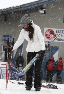 14-03-2008 SHOWBIZZ; JAN SMIT EN YOLANTHE CABAU VAN KASBERGEN VERTELLEN HUN VERHAAL IN FLACHAU. We gaan nog dit jaar trouwen als al onze werkzaamheden dit toelaten, anders word het echt volgend jaar.  Jan en Yolanthe waren met een paar vrienden op wintersport vakantie in Flachau. Het hele verhaal met prachtige foto-s deze week in uw weekblad Prive.
exclusieve foto-s : Albert den Iseger