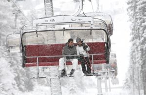 14-03-2008 SHOWBIZZ; JAN SMIT EN YOLANTHE CABAU VAN KASBERGEN VERTELLEN HUN VERHAAL IN FLACHAU. We gaan nog dit jaar trouwen als al onze werkzaamheden dit toelaten, anders word het echt volgend jaar.  Jan en Yolanthe waren met een paar vrienden op wintersport vakantie in Flachau. Het hele verhaal met prachtige foto-s deze week in uw weekblad Prive.
exclusieve foto-s : Albert den Iseger