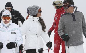 14-03-2008 SHOWBIZZ; JAN SMIT EN YOLANTHE CABAU VAN KASBERGEN VERTELLEN HUN VERHAAL IN FLACHAU. We gaan nog dit jaar trouwen als al onze werkzaamheden dit toelaten, anders word het echt volgend jaar.  Jan en Yolanthe waren met een paar vrienden op wintersport vakantie in Flachau. Het hele verhaal met prachtige foto-s deze week in uw weekblad Prive.
exclusieve foto-s : Albert den Iseger