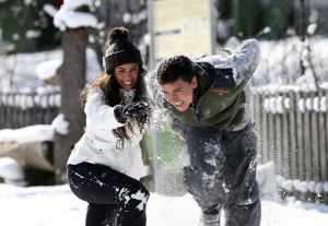 14-03-2008 SHOWBIZZ; JAN SMIT EN YOLANTHE CABAU VAN KASBERGEN VERTELLEN HUN VERHAAL IN FLACHAU. We gaan nog dit jaar trouwen als al onze werkzaamheden dit toelaten, anders word het echt volgend jaar.  Jan en Yolanthe waren met een paar vrienden op wintersport vakantie in Flachau. Het hele verhaal met prachtige foto-s deze week in uw weekblad Prive.
exclusieve foto-s : Albert den Iseger