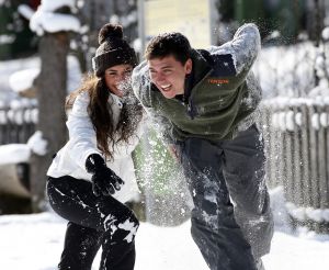 14-03-2008 SHOWBIZZ; JAN SMIT EN YOLANTHE CABAU VAN KASBERGEN VERTELLEN HUN VERHAAL IN FLACHAU. We gaan nog dit jaar trouwen als al onze werkzaamheden dit toelaten, anders word het echt volgend jaar.  Jan en Yolanthe waren met een paar vrienden op wintersport vakantie in Flachau. Het hele verhaal met prachtige foto-s deze week in uw weekblad Prive.
exclusieve foto-s : Albert den Iseger
