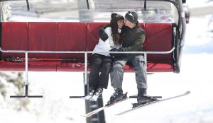 14-03-2008 SHOWBIZZ; JAN SMIT EN YOLANTHE CABAU VAN KASBERGEN VERTELLEN HUN VERHAAL IN FLACHAU. We gaan nog dit jaar trouwen als al onze werkzaamheden dit toelaten, anders word het echt volgend jaar.  Jan en Yolanthe waren met een paar vrienden op wintersport vakantie in Flachau. Het hele verhaal met prachtige foto-s deze week in uw weekblad Prive.
exclusieve foto-s : Albert den Iseger