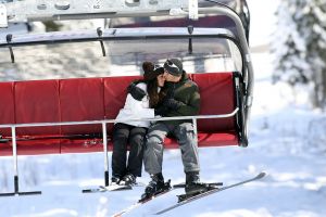 14-03-2008 SHOWBIZZ; JAN SMIT EN YOLANTHE CABAU VAN KASBERGEN VERTELLEN HUN VERHAAL IN FLACHAU. We gaan nog dit jaar trouwen als al onze werkzaamheden dit toelaten, anders word het echt volgend jaar.  Jan en Yolanthe waren met een paar vrienden op wintersport vakantie in Flachau. Het hele verhaal met prachtige foto-s deze week in uw weekblad Prive.
exclusieve foto-s : Albert den Iseger