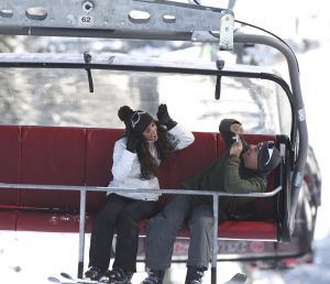 14-03-2008 SHOWBIZZ; JAN SMIT EN YOLANTHE CABAU VAN KASBERGEN VERTELLEN HUN VERHAAL IN FLACHAU. We gaan nog dit jaar trouwen als al onze werkzaamheden dit toelaten, anders word het echt volgend jaar.  Jan en Yolanthe waren met een paar vrienden op wintersport vakantie in Flachau. Het hele verhaal met prachtige foto-s deze week in uw weekblad Prive.
exclusieve foto-s : Albert den Iseger