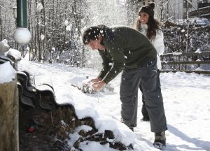14-03-2008 SHOWBIZZ; JAN SMIT EN YOLANTHE CABAU VAN KASBERGEN VERTELLEN HUN VERHAAL IN FLACHAU. We gaan nog dit jaar trouwen als al onze werkzaamheden dit toelaten, anders word het echt volgend jaar.  Jan en Yolanthe waren met een paar vrienden op wintersport vakantie in Flachau. Het hele verhaal met prachtige foto-s deze week in uw weekblad Prive.
exclusieve foto-s : Albert den Iseger