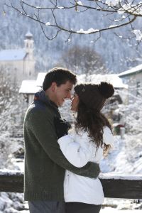 14-03-2008 SHOWBIZZ; JAN SMIT EN YOLANTHE CABAU VAN KASBERGEN VERTELLEN HUN VERHAAL IN FLACHAU. We gaan nog dit jaar trouwen als al onze werkzaamheden dit toelaten, anders word het echt volgend jaar.  Jan en Yolanthe waren met een paar vrienden op wintersport vakantie in Flachau. Het hele verhaal met prachtige foto-s deze week in uw weekblad Prive.
exclusieve foto-s : Albert den Iseger