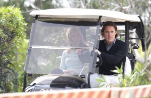 29-02-2008 SHOWBIZZ; LINDA DE MOL MET NIEUWE LIEFDE JEROEN RIETBERGEN OP VAKANTIE IN PORTUGAL.Er was weinig zon maar de open haard in huize de Mol gaf genoeg warmte om elkaar warm te houden. Jeroen en Linda heerlijk voor de eerste keer samen en dan wel een hele week in het prachtige Vale do Lobo. De twee vermaakten zich opperbest op de golfbaan en op de vele terrasjes van Vale do Lobo. Jeroen niet erg bekend met alle aandacht van de fotografen liet dat dan ook wel merken, de bekende  middelvinger werd regelmatig opgestoken en verder gedroeg hij zich niet bijzonder chique tegenover de pers. Vroeg in de ochtend trainde Jeroen zich in het zweet terwijl Linda genoot van de ochtendzon. Het was een vakantie van Golfen,uit eten,relaxen en vooral genieten van elkaar.
foto: Albert den Iseger.