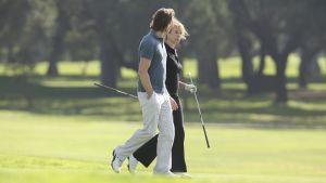 29-02-2008 SHOWBIZZ; LINDA DE MOL MET NIEUWE LIEFDE JEROEN RIETBERGEN OP VAKANTIE IN PORTUGAL.Er was weinig zon maar de open haard in huize de Mol gaf genoeg warmte om elkaar warm te houden. Jeroen en Linda heerlijk voor de eerste keer samen en dan wel een hele week in het prachtige Vale do Lobo. De twee vermaakten zich opperbest op de golfbaan en op de vele terrasjes van Vale do Lobo. Jeroen niet erg bekend met alle aandacht van de fotografen liet dat dan ook wel merken, de bekende middelvinger werd regelmatig opgestoken en verder gedroeg hij zich niet bijzonder chique tegenover de pers. Vroeg in de ochtend trainde Jeroen zich in het zweet terwijl Linda genoot van de ochtendzon. Het was een vakantie van Golfen,uit eten,relaxen en vooral genieten van elkaar. 
foto: Albert den Iseger.