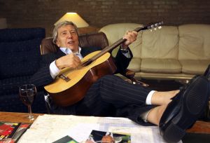 25-02-2008 SHOWBIZZ; EEUWIG JONG MAAR JOHNNY HOES IS TOCH 90 JAAR.Hij is een van de meest markante verschijningen in de Nederlandse muziekwereld. Bijna 91 jaar oud is Johnny Hoes en rijd nog steeds in zijn eigen auto overal naar toe.Een van Nederlands grootste platenbazen stond achter het succes Doe Maar-Zangeres zonder Naam-Arne Jansen - Eddy Wally en ga zomaar door. Nog dagelijks is hij te vinden in de studio samen met zijn zoon Adri. Nu komt er ook een film uit over Johnny Hoes gemaakt door Hans Heijnen.
foto: Albert den Iseger.