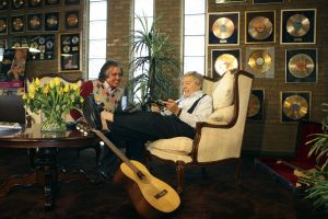 25-02-2008 SHOWBIZZ; EEUWIG JONG MAAR JOHNNY HOES IS TOCH 90 JAAR.Hij is een van de meest markante verschijningen in de Nederlandse muziekwereld. Bijna 91 jaar oud is Johnny Hoes en rijd nog steeds in zijn eigen auto overal naar toe.Een van Nederlands grootste platenbazen stond achter het succes Doe Maar-Zangeres zonder Naam-Arne Jansen - Eddy Wally en ga zomaar door. Nog dagelijks is hij te vinden in de studio samen met zijn zoon Adri. Nu komt er ook een film uit over Johnny Hoes gemaakt door Hans Heijnen.
foto: Albert den Iseger.