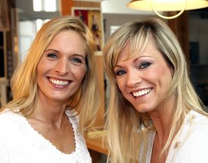 01-03-2008 SHOWBIZZ; FRANS BAUER VERTELD ZIJN VERHAAL EXCLUSIEF IN WEEKBLAD PRIVE. Hun exclusieve verhaal met z n drieen, Frans en Mariska Bauer en Laura Lynn. Evert Santegoeds en Edwin Bredius reden naar Brussel en hadden een ontmoeting met het drie tal. Het hele verhaal staat aanstaande maandag in een eerder te verschijnen nummer van weekblad Prive. Nadat Story Nederland verbijsterde met een verhaal dat Frans Bauer warme gevoelens zou hebben voor Laura Lynn komt Prive nu echt met de WAARHEID verteld door Frans en Mariska Bauer en Laura Lynn. Het tien pagina-s exclusieve verhaal met exclusieve foto-s van Albert den Iseger ligt maandag morgen klaar bij de kiosk. 
exclusieve foto: Albert den Iseger.