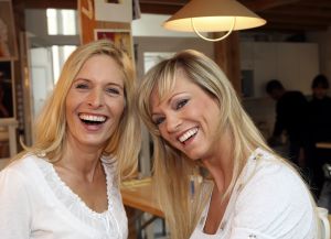 01-03-2008 SHOWBIZZ; FRANS BAUER VERTELD ZIJN VERHAAL EXCLUSIEF IN WEEKBLAD PRIVE. Hun exclusieve verhaal met z n drieen, Frans en Mariska Bauer en Laura Lynn. Evert Santegoeds en Edwin Bredius reden naar Brussel en hadden een ontmoeting met het drie tal. Het hele verhaal staat aanstaande maandag in een eerder te verschijnen nummer van weekblad Prive. Nadat Story Nederland verbijsterde met een verhaal dat Frans Bauer warme gevoelens zou hebben voor Laura Lynn komt Prive nu echt met de WAARHEID verteld door Frans en Mariska Bauer en Laura Lynn. Het tien pagina-s exclusieve verhaal met exclusieve foto-s van Albert den Iseger ligt maandag morgen klaar bij de kiosk. 
exclusieve foto: Albert den Iseger.